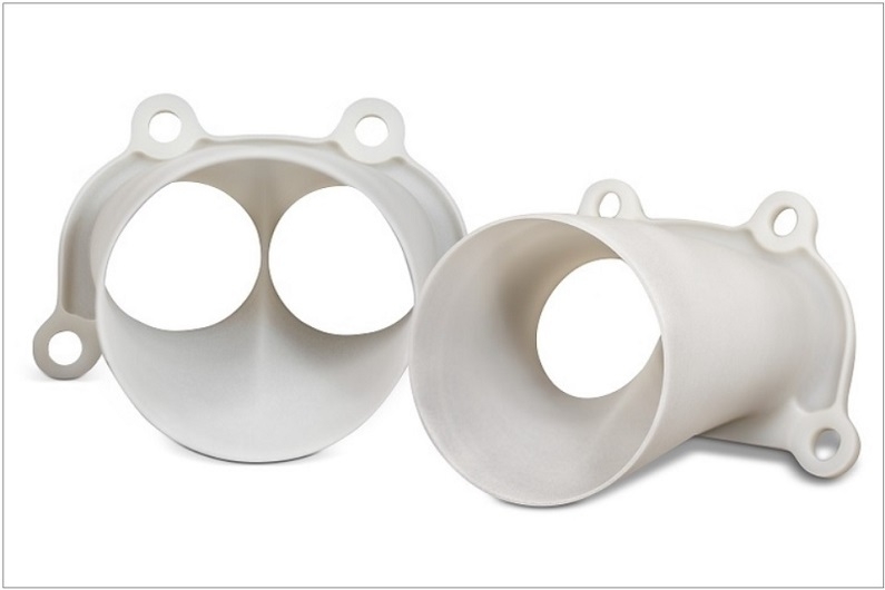 3D Systems의 SLS 380 3D 프린터에서 새 DuraForm PAx Natural 소재를 사용해 생산된 산업용 덕트. DuraForm PAx Natural는 프린팅 온도가 비교적 낮아서 생산 주기를 35% 앞당기고 제작 간격까지 줄일 수 있다. (출처: 3D 시즈템즈코리아)