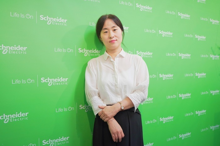 송연옥 슈나이더 자동화 사업부 매니저는 산업·공장 자동화(FA), 교육·운송, 에너지, 상업 등 다양한 분야의 현장에서 HMI가 주요 동력으로 작용하고 있음을 강조한다. (출처 : 헬로티 최재규 기자)