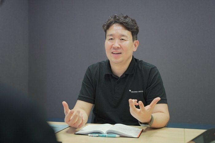 이내형 대표는 “국내 로봇 산업이 발전하기 위해서는 시장 안에서 경쟁하거나 견제하는 분위기에서 벗어나야 하며, 산업 내 기술력·경쟁력을 가진 주체가 적극적으로 나서 하드웨어·소프트웨어· 액세서리 등 로봇 생태계 전반이 성장할 수 있는 토대를 마련해야 한다”고 강조했다.