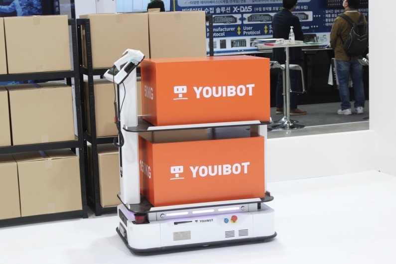 YOUIBOT의 어시스턴트 피킹 로봇 (출처 : 헬로티)