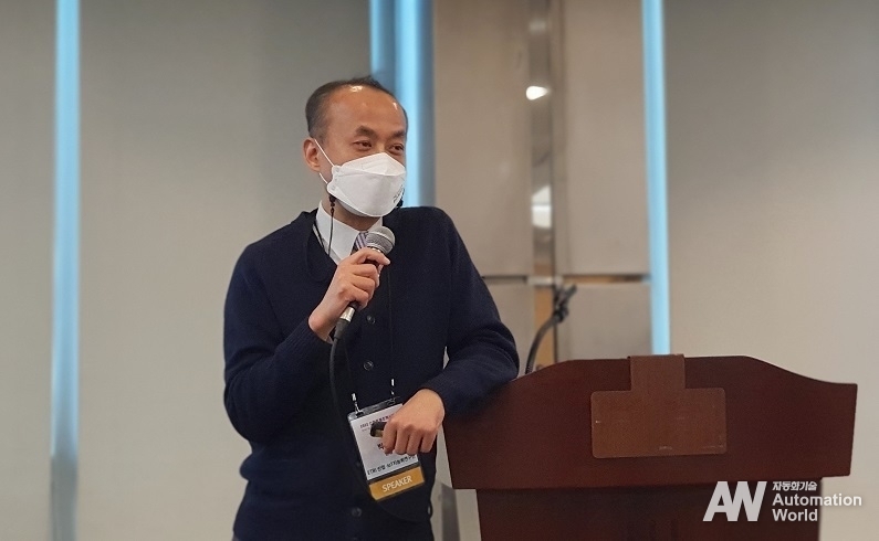 ETRI 지능화융합연구소 박준희 단장은 “소비자들은 일괄된 제품이 아닌 맞춤형 제품을 원하고 있다”며 “생산 시스템이 이런 시장의 소비 패턴을 따라가기 위해서는 ICT 기술을 접목한 변화된 ‘제조 패러다임’이 필요한 시점”이라고 말했다.