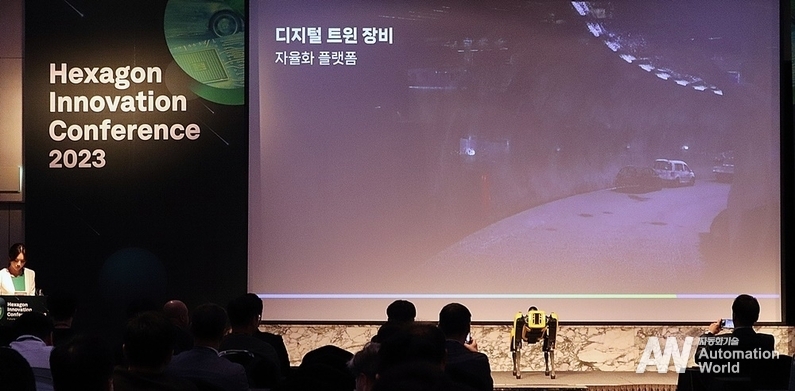 파힘 칸 총괄의 'Future of Smart Manufacturing and Digital Reality is Today' 주제발표에서 소개된 라이카 4족 보행 로봇 (출처 : 헬로티)