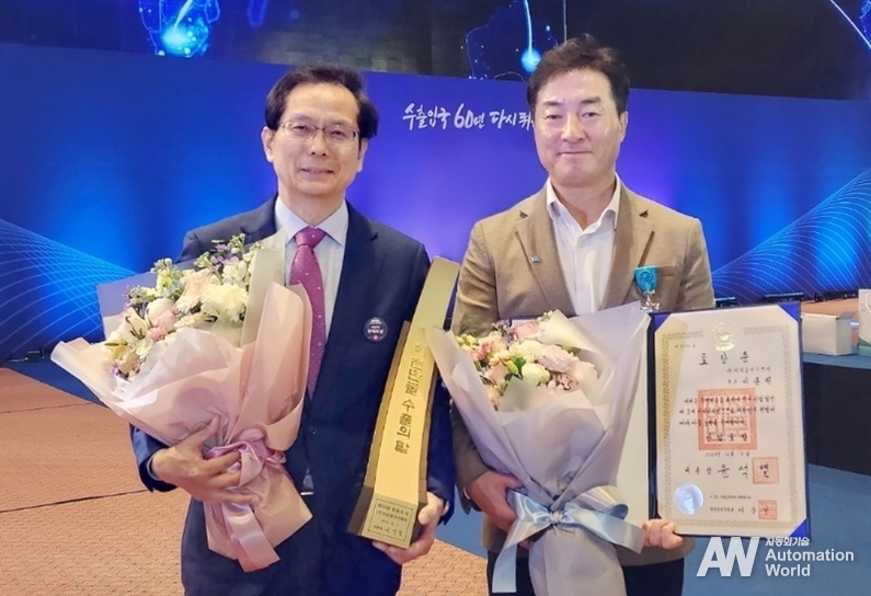 미라콤아이앤씨 강석립 대표이사(왼쪽), 이종원 전략마케팅실장 (출처 : 미라콤아이앤씨)