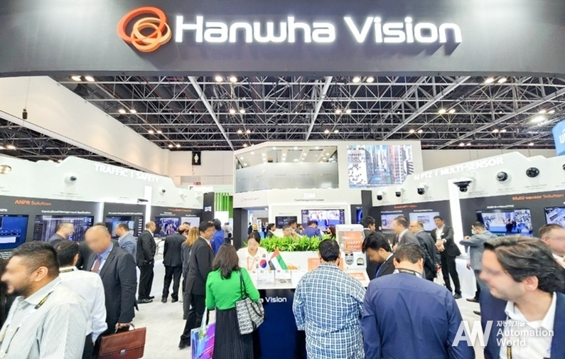 방문객으로 붐비는 인터섹(Intersec) 2024 한화비전 부스 (출처: 한화비전)