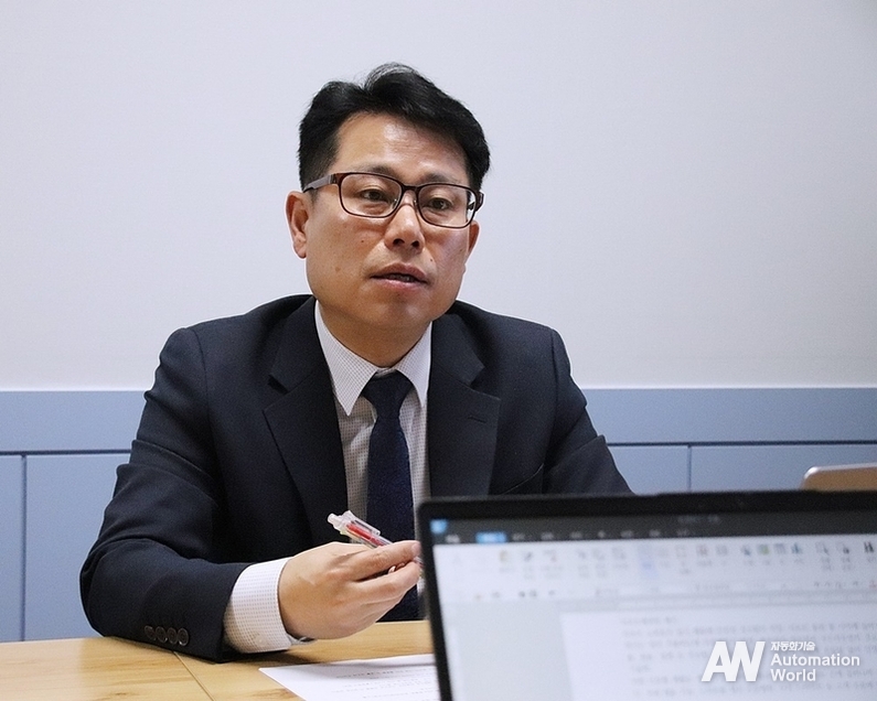 이 대표가 자사 제품의 활동 영역에 대해 설명하고 있다. (출처 : 헬로티)