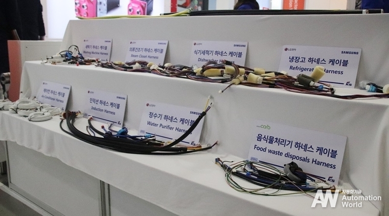 기성전선의 주력 제품이 부스에 자리잡고 있다. (출처 : 헬로티)