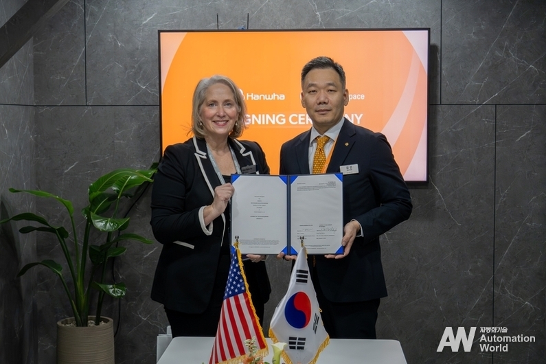 GE에어로스페이스 D&S 세일즈 및 사업개발 부사장, 한화에어로스페이스 김선 항공사업부장 (출처 : 한화에어로스페이스)